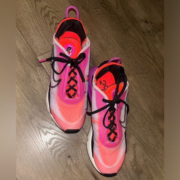 Nike women running shoes - Picture 3 of 3